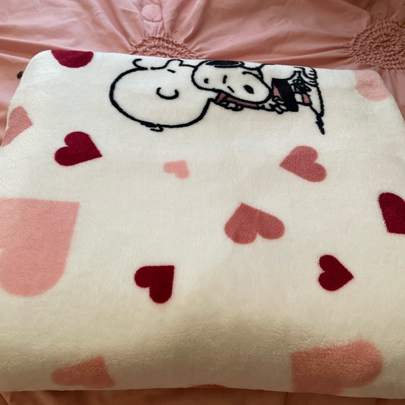 Peanuts Other - Peanut Heart Blanket!!